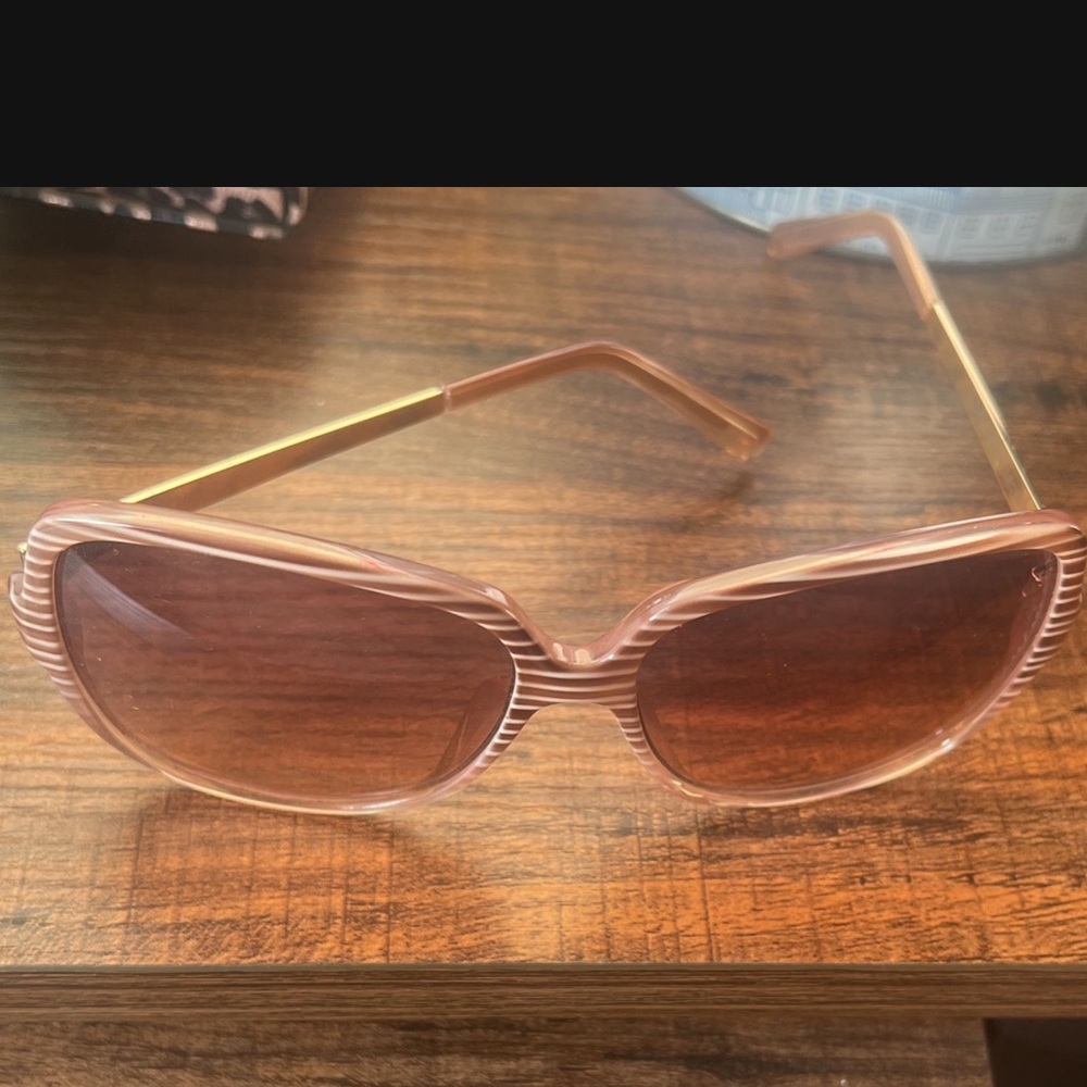 Sunglasses/ eye wear